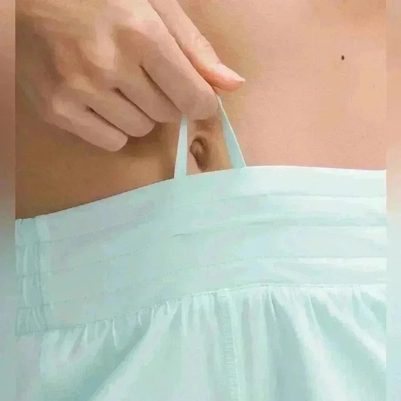 Lululemon Hotty Hot High-Rise Lined Short - Picture 4 of 8